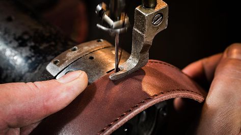 What Is The Best Leather Sewing Machine For You Leather Sewing Machine, Handbag Repair, Diy En Cuir, Leather Sewing, Leather Craft Tools, Leather Diy Crafts, Favorite Handbags, Sewing Leather, Leather Dining