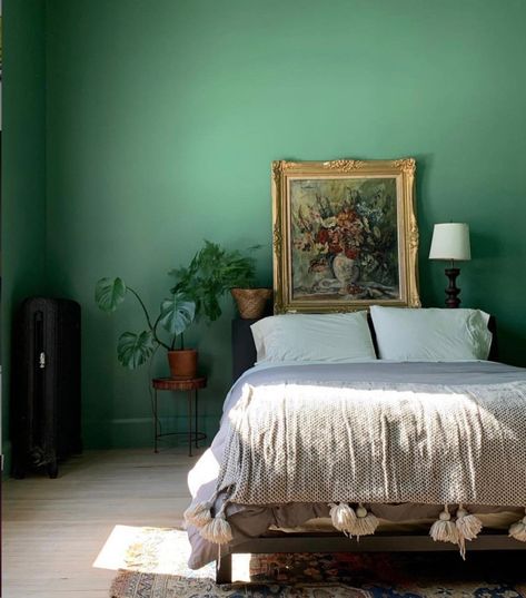 Arsenic Green bedroom walls from farrow & Ball paints. Historic House Renovation, Green Bedroom Walls, Green Bedroom Design, Deco Jungle, Above Bed Decor, Green Bedroom, Green Walls, Simple Room, Vintage Bedroom