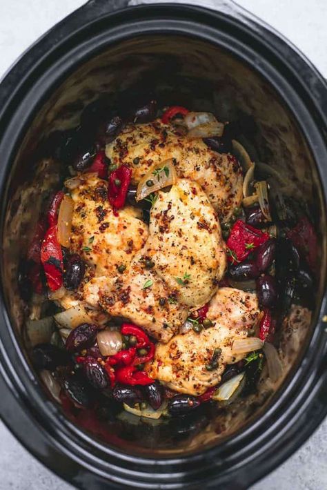 Slow Cooker Mediterranean Chicken - Creme De La Crumb Mediterranean Diet Crockpot, Slow Cooker Mediterranean Chicken, Slow Cooker Mediterranean, Slow Cooker Kip, Mediterranean Chicken Recipes, Mediterranean Recipes Healthy, Mediterranean Diet Recipes Dinners, Mediterranean Diet Meal Plan, Easy Mediterranean Diet Recipes