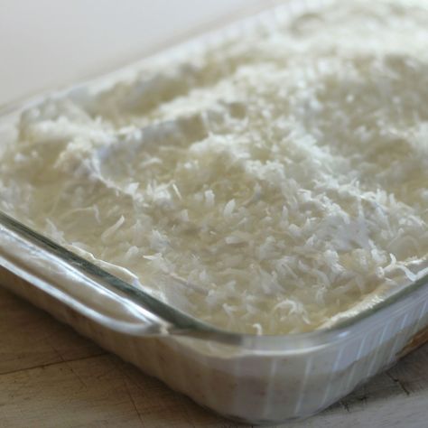 Frozen Coconut Cake Recipe, Pina Colada Cake Recipe, Pina Colada Poke Cake, Pudding Cake Mix, Pina Colada Cake, Coconut Cake Recipe, Boxed Cake, Cake Mixes, Poke Cakes