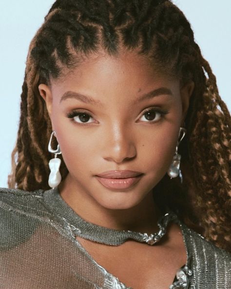 Hailey Bailey, Chloe And Halle, Mcu Dr, Famous Actresses, Chloe X Halle, Halle Bailey, Swimsuit Models, Locs Hairstyles, Famous Women