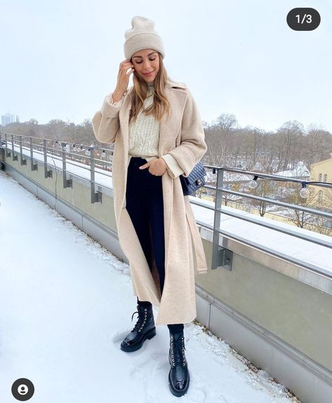 Black Boots Outfits, Annie Jaffrey, A Few Hours Later, Look Winter, Photos Winter, Styles Clothing, Boots Outfits, Normal Clothes, Fall Winter Style