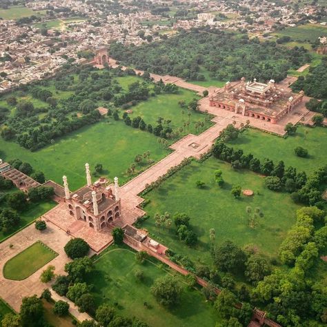 Akbar's Tomb, Agra, India . Location : Sikandara, Agra, Uttar pradesh, India . Pc: @gunjguglani . Follow @spstourstravel for more !! . . Like Comment Share . @spstourstravel @spstourstravel @spstourstravel 👉sps tempo traveller on rent 👉sps tempo traveller on rent 👉sps tempo traveller on rent #spstourstravel #tombofakbarthegreat #agra #uttarpradesh #india #uptourism #upnahidekhatohindianahidekha #uttarpradeshtourism #mughalarchitecture #mughalart #architectureporn #architecturedaily #archi Tempo Traveller, Mughal Architecture, Mosque Art, Agra India, Like Comment Share, Uttar Pradesh, Incredible India, Agra, Golf Courses