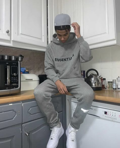 Cold Streetwear, Outfits With Grey Sweatpants, Man Hoodie Outfit, Drip Outfit Men Black, Grey Outfit Ideas, Hood Drip, Af1 Outfit, Nike Sweat Suits, Sweat Suits Outfits