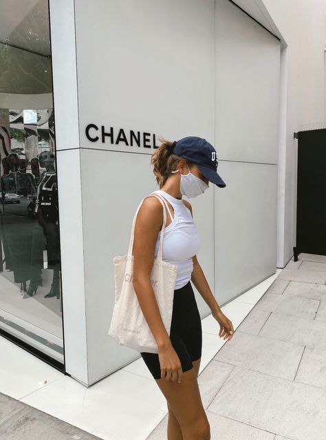 White Cap Outfit, Black Cap Outfit, Cap Outfit Summer, Black Hat Outfit, Baseball Cap Outfit Summer, Before College, Casual Sporty Outfits, Baseball Cap Outfit, Cap Girl