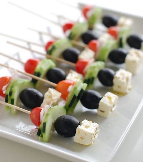 Eleven Cool Ways to Style Your Greek Salad - The Pappas Post Stick Appetizers, Appetizers On A Stick, Salad On A Stick, Snack Sani, Healthy Finger Foods, Skewer Appetizers, Appetizers For Kids, Fingerfood Party, Party Appetizers Easy