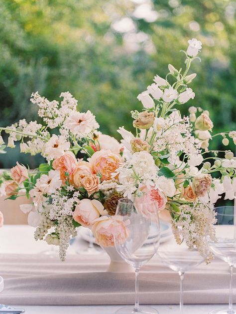 Red Lip Classic, Round Wedding Tables, Elegant Wedding Inspiration, Floppy Hats, Winter Wedding Flowers, Spring Wedding Flowers, Wedding Flowers Summer, Wedding Flower Inspiration, Bouquet Arrangements