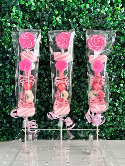 Pink Candy Table, Pink Candy Bar, Gummy Candy Kabobs, Aaliyah Birthday, Swirl Lollipop, Sour Belts, Candy Kabobs, Girly Birthday Party, Cake Pop Stands