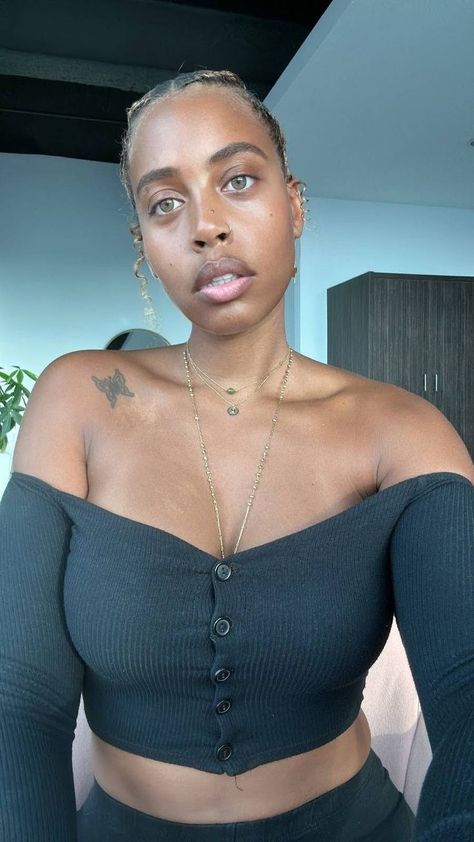 Melli Monaco, Black Women Celebrities, Supplements Packaging, Women Celebrities, Pretty Brown Eyes, Make Videos, Wallpapers Android, Beach Attire, Black Femininity