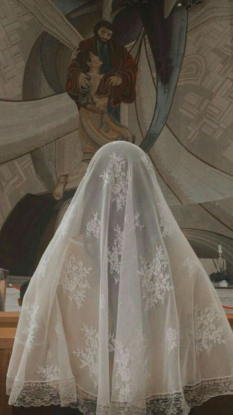 Christian Veils, Wedding Catholic, Catholic Veil, Traditional Catholicism, Catholic Wallpaper, Church Aesthetic, Catholic Women, Chapel Veil, Perfect Selfie