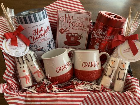 Hot Cocoa Family Hot Chocolate Gift Basket, Hot Chocolate Gift Basket, Basket Raffle, Raffle Ideas, Family Gift Baskets, Baskets Diy, Hot Cocoa Gift, Personalized Gift Baskets, Gifts Baskets