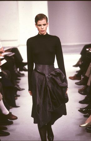 Helmut Lang, fw 1988 via helmut-lang-archive on Tumblr Helmut Lang 90s, Ying Gao, Heather Stewart, Helmut Lang Archive, 1980’s Fashion, Anti Fashion, Original Supermodels, Japanese Streetwear, Helmut Lang