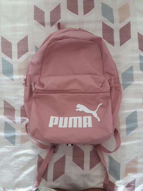 Mochila Escolar De La Marca Puma, Color Rosa, Utilizada Un Par De Ocasiones. Esta Como Nueva, Es Cómoda Y Cabe Bastante Material Escolar. Mochila Louis Vuitton, Nike Rosa, Disney Original Movies, Cool School Bags, Mochila Nike, Stylish School Bags, Pink Lifestyle, Nike Bags, Trendy Backpacks