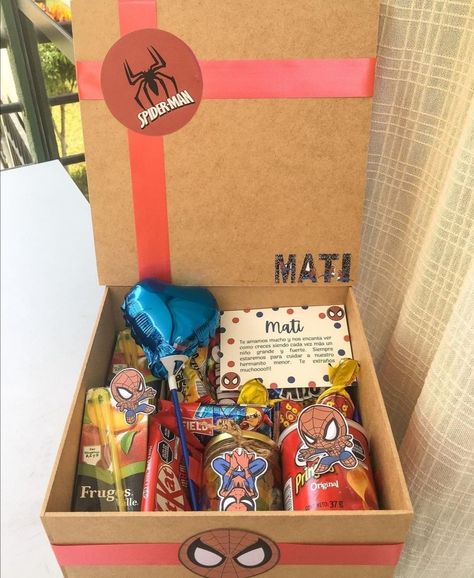 Spiderman Gift Box Ideas, Marvel Present Ideas, Boyfriends Birthday Ideas, Spiderman Gifts, Diy Anniversary, Spiderman Party, Bf Gifts, Creative Gifts For Boyfriend