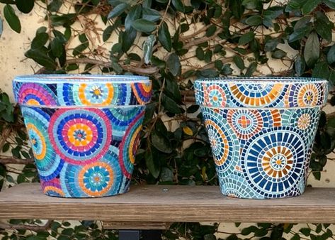 Mosaic Flower Pot Planters | How To Mosaic Blog Diy Mosaic Projects, Mosaic Ornaments, Mosaic Studio, Garden Mosaics, Mosaic Pot, Mosaic Planters, Tile Stained, Mosaic Art Diy, Mosaic Candle