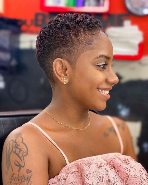 The Best 60 Low Fade Hairstyles for Women Over 20’s and 30’s – OD9JASTYLES Low Fades For Women Natural Hair, Low Taper Fade Haircut Women, Fade Women Haircut Shaved Sides, Fade Haircut Women Black, Low Cut Hairstyles For Black Women, Low Cut Hairstyles For Ladies, Bald Fade Women Black, Low Cut Hair Black Women, African American Short Haircuts