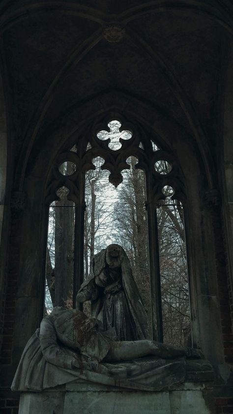 Victorian Mystery Aesthetic, Witchy Architecture, Victorian Goth Wallpaper, Medieval Gothic Aesthetic, Gothic Royalcore, Gothic Era Fashion, Victorian Goth House, Goth Scenery, Victorian Era Aesthetic Dark