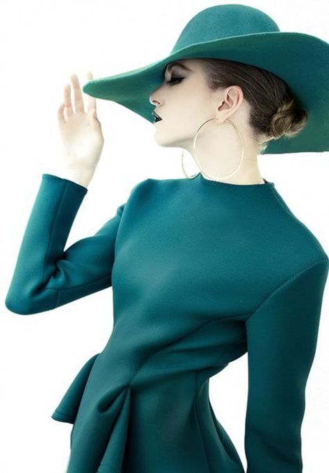 Obviously cold times are perfect to wear a hat, both warm and stylish. I'm definitely planning to expand my collection and add some more ... Teal Fashion, Look Retro, Elegant Hats, Green Hat, Shades Of Teal, Wearing A Hat, Beautiful Hats, Mode Vintage, Color Inspiration