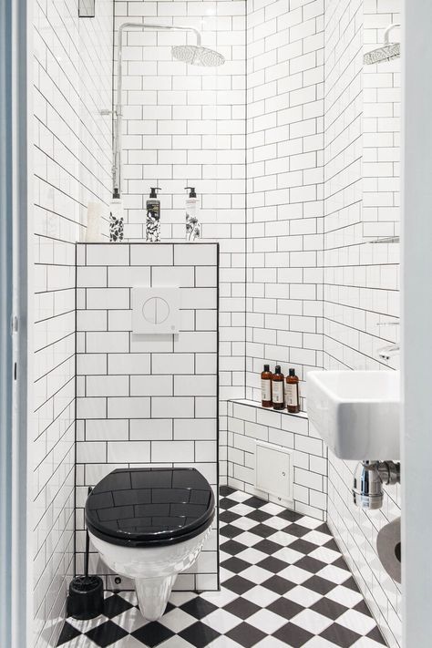 Small Bathroom Design Ideas + How To Make A Bathroom Look Bigger — THE NORDROOM Tiny House Bathroom, Tiny Bathrooms, Big Bathrooms, Apartment Bathroom, Trendy Bathroom, Small Bathroom Design, Tiny Bathroom, Bathroom Layout, Small Bathroom Decor