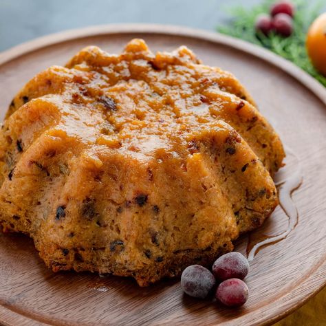 Persimmon Pudding Steamed Christmas Pudding, Persimmon Cookie Recipe, Persimmon Cookies, Swirl Bread Recipe, Caramel Apple Salad, Classic Holiday Desserts, Persimmon Pudding, Cheese Salad Recipes, Pork Sausage Recipes