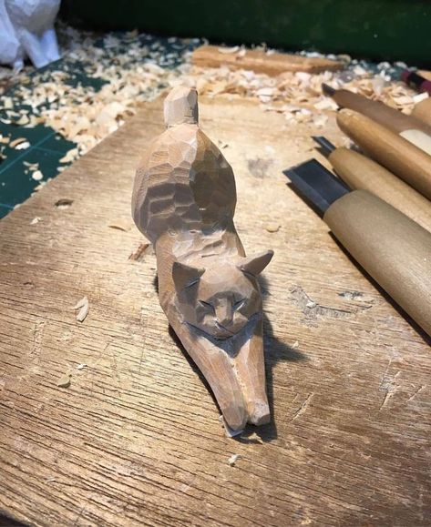 Cat Carving, Wooden Carving, Cat Sculpture, Clay Art Projects, Wood Carving Art, Whittling, Wood Sculpture, Drawing Tips, 귀여운 동물