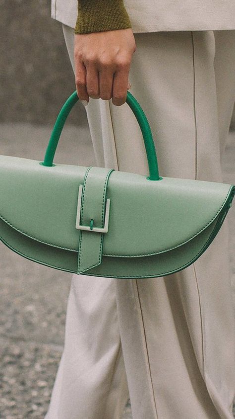 Pastel Outfit Ideas, Sarah Christine, Outfit Ideas For Winter, Bag Styling, Green Aesthetics, Bags Inspiration, Week Outfits, Mint Fashion, New York Fashion Week Street Style