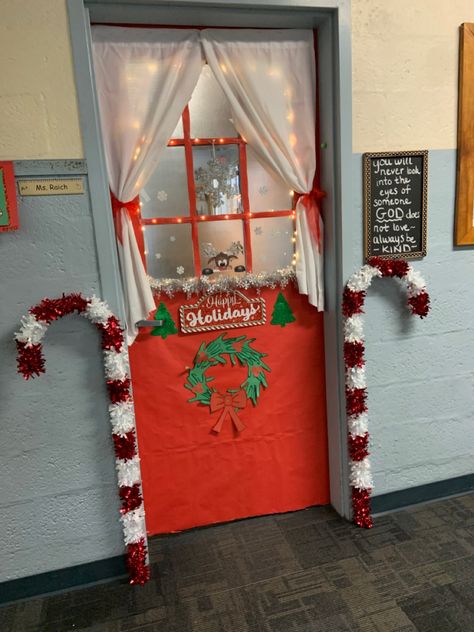 Creative Door Decorations, Christmas Decor Ideas For Classroom Window, High School Door Decorations Christmas, Selfie Door Decoration Christmas, School Hallways Christmas Decorations, Door Design For Christmas, Gingerbread House Office Door Decoration, Christmas Door Decoration Ideas For Work, Christmas Gift Door Decoration