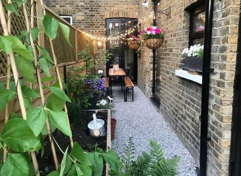 Side Return Garden Ideas, Side Return Garden, Narrow Backyard Ideas, Cozy Patios, Tattoo Plant, Narrow Garden, Small Courtyard Gardens, Courtyard Gardens Design, Small Patio Garden