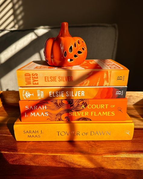 Happy Halloween Ghouls 👻🎃💀 Here’s a little orange stack to celebrate this spooky day! 💬 what are you dressing up as?? Reading, autumn, fall, Goodreads, fantasy, Halloween, romance, #bookstagram #booktok #booksandcandles #orangestack #bookish #halloween #readmorebooks Romance Bookstagram, Halloween Romance, Reading Autumn, Bookish Halloween, Sand Candles, Autumn Fall, Happy Halloween, Romance, Reading