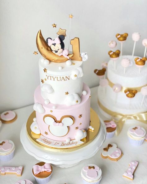 The Hare, Secret Baking Home (@thehare_sbh) posted on Instagram: “Baby Minnie dessert table. . #minniemousecake #minniecake #minnie #babyminnie #babyminniecake #twotiercake #fondantcake #customcake…” • Oct 23, 2021 at 3:14pm UTC Two Tier Cake, Minnie Cake, Minnie Mouse Cake, First Birthday Themes, Baby Minnie, Disney Birthday, Instagram Baby, Fondant Cake, Cake Decoration