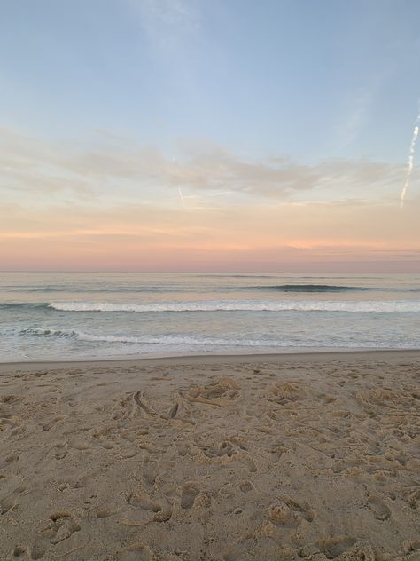 Cape Cod, Massachusetts Cape Cod Summer Aesthetic, Free Rein Aesthetic, Cod Aesthetic, Cape Cod Aesthetic, East Coast Aesthetic, Vacation With Friends, Summer Beach Wallpaper, Coast Aesthetic, Cape Cod Beach