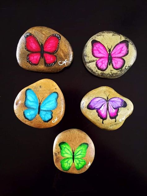 Happy Rock, Happy Stones, Painted Rocks Diy, Butterfly Painting, Rock Painting Designs, Pebble Painting, Hand Painted Rocks, My Rock, Rock Painting Ideas