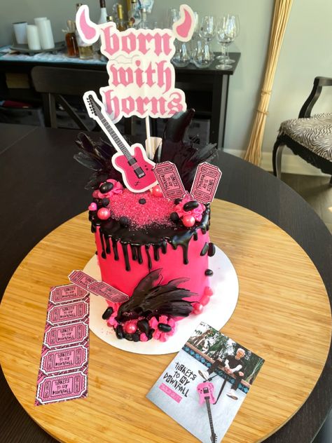 Mgk Birthday Party, Avril Lavigne Birthday, Punk Cake, 15th Birthday Cakes, Colson Baker, 30th Bday, Birthday Inspo, Celebrity Jewelry, Birthday Stuff