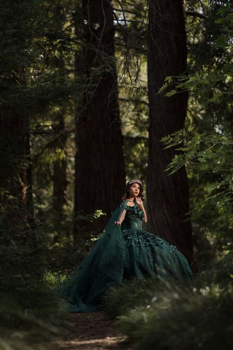 Dreamy and stunning quinceanera pre-event session at UC Davis Arboretum, dressed in emerald green dress and cape in the woods captured by wedding and portrait photographer based in Sacramento CA Quince Inspo Pictures, Emerald Green Quinceanera Theme, Quince Picture Ideas, Baby Blue Quinceanera, Green Quinceanera Theme, Quinceañera Photoshoot Ideas, Quince Photoshoot Ideas, Quince Pictures, Sweet 16 Pictures