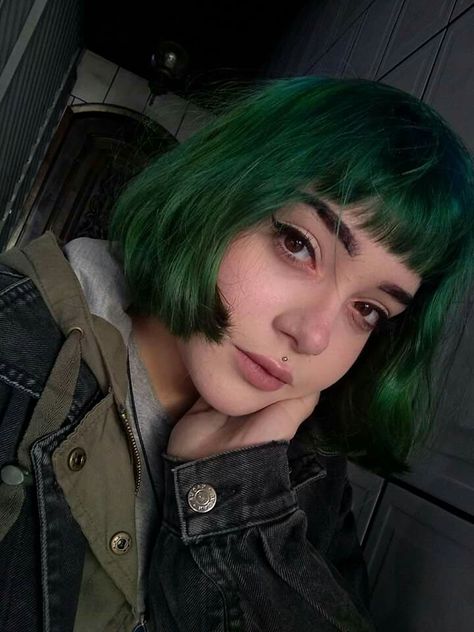 Dark Green Short Hair, Green Hair Streaks, Short Green Hair, Hair Streaks, Hair Stuff, Pixie Hairstyles, Green Hair, Bob Cut, Hairstyles Haircuts