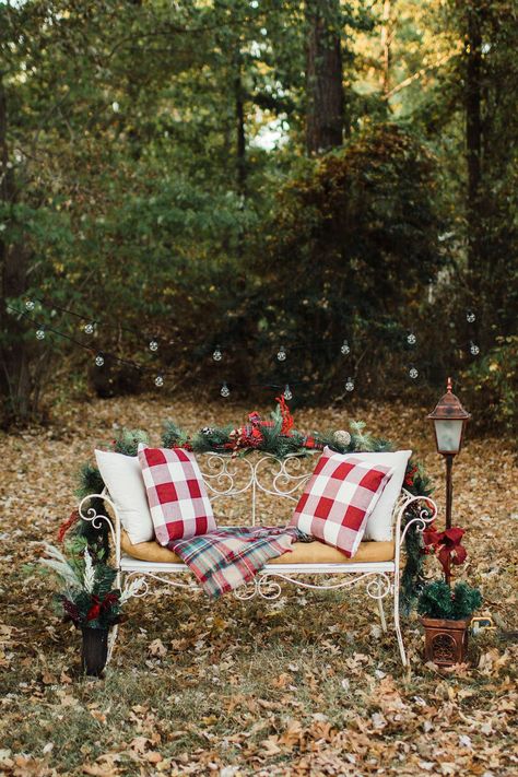 Christmas Mini Session Ideas, Christmas Mini Sessions Outdoor, Christmas Photoshoot Kids, Outdoor Christmas Photos, Diy Christmas Photoshoot, Mini Session Ideas, Christmas Mini Shoot, Christmas Tree Farm Photos, Diy Christmas Photo