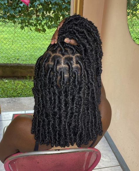 Short Bohemian Goddess Faux Locs, Soft Locs With Curls Short, Short Soft Faux Locs, Short Fox Locs Hairstyles, Soft Locs On Short Hair, Bohemian Soft Locs Bob, Shoulder Length Soft Locs, Fox Locs Hairstyles, Soft Locs Short