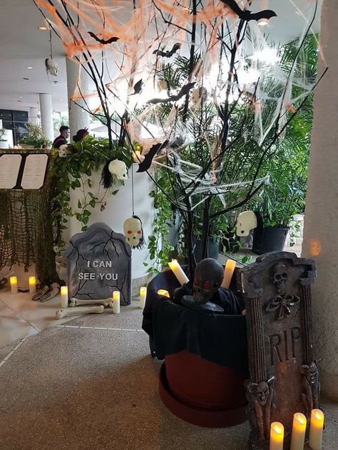 Restaurant Halloween Decorations, Halloween Restaurant, Restaurant Halloween Decor, Halloween Restaurant Decorations, Halloween Table, Restaurant Decor, Halloween Haunt, Halloween Party Decor, Bar Decor