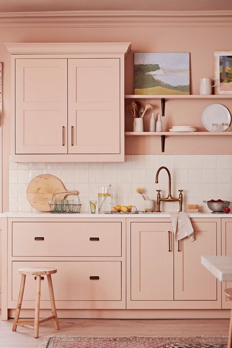 Popular Kitchen Paint Colors, Pink Kitchen Cabinets, Big Kitchen Design, Kitchen Cabinets Color Combination, Pink Cabinets, One Wall Kitchen, Kitchen Cupboards Paint, Popular Kitchens, Big Kitchen