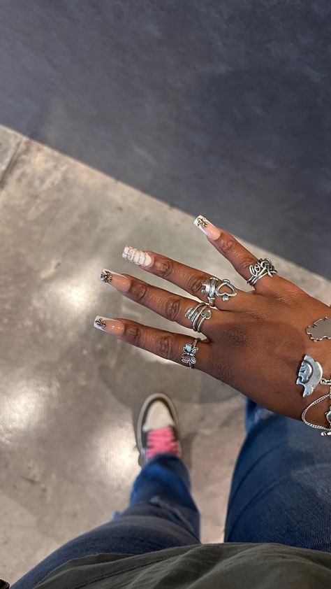 Baddie Jewelry Silver, Silver Rings Black Women, James Avery Necklace Ideas, Silver Jewelry On Dark Skin, Silver Jewelry Aesthetic Black Women, Silver Jewelry On Black Women, Sliver Jellwery Aesthetic, Rings On Black Women, James Avery Aesthetic