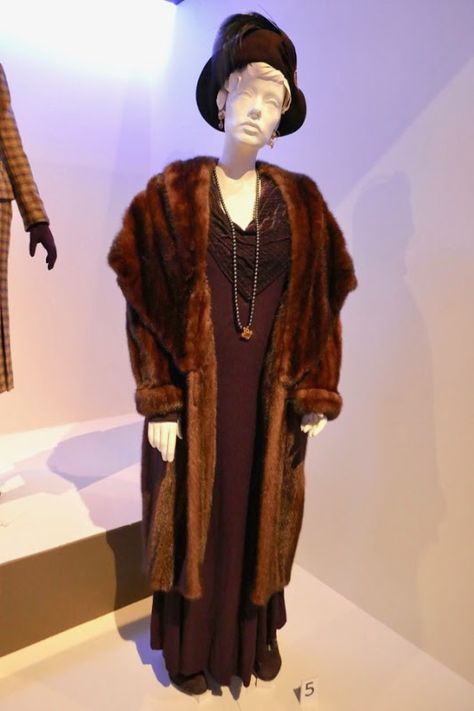 Judi Dench Murder on Orient Express Princess Dragomiroff costume Doctor Stranger Movie, Fur Costume, Express Outfits, The Orient Express, Express Fashion, Judi Dench, Orient Express, Movie Costumes, Agatha Christie