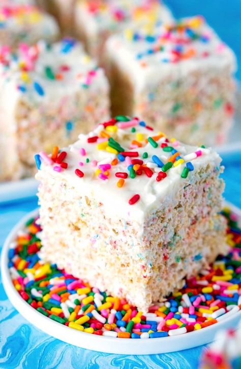 Pinata Cake Recipe, Piñata Cake, Krispie Treats Recipe, Pinata Cake, Special Cakes, A Birthday Cake, Birthday Cake Recipe, Rice Krispie Treats, Cake Servings