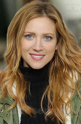 Brittany Snow Red Hair, Strawberry Red Hair, Actresses With Black Hair, Bright Red Hair Color, Auburn Red Hair, Light Red Hair, Deep Red Hair, Red Hair With Blonde Highlights, Red Ombre Hair