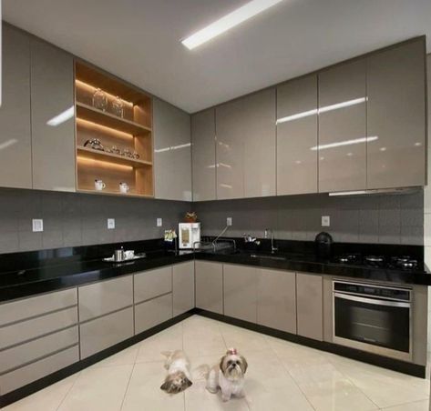 Modular Kitchen With Black Counter Top, Kitchen Design Color Scheme, Kitchen Mica Combination, Semi Modular Kitchen Design, Latest Kitchen Cabinets Design, Kitchen Platform Ideas, Kitchen Platform, Kitchen Wardrobe Design, Kitchen Colour Combination