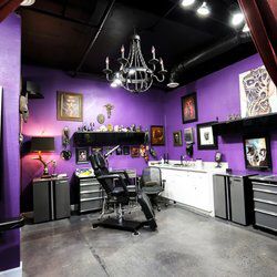 Tattoo Shop                                                                                                                                                                                 More Classy Tattoo, Tattoo Shop Interior, Tattoo Shop Decor, Tattoo Studio Interior, Tattoo Station, Gemini Tattoo Designs, Colour Tattoo, Tattoo Salon, Shop Tattoo