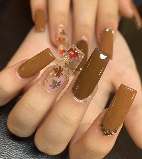 Fall nails acrylic design long brown November Nails Fall, Cranberry Crisp, Thanksgiving Nails Design Fall, November Nail Designs, Forest Fall, Hippie Nails, Fall Gel Nails, Fall Acrylic Nails, Acrylic Nails Coffin Pink