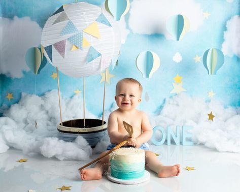 Hot Air Balloon First Birthday, Hot Air Balloon Cake, Cake Smash Theme, Birthday Background Design, First Birthday Cake Smash, Baby Cake Smash, Baby Boy 1st Birthday Party, 1st Birthday Photoshoot, Baby Birthday Themes