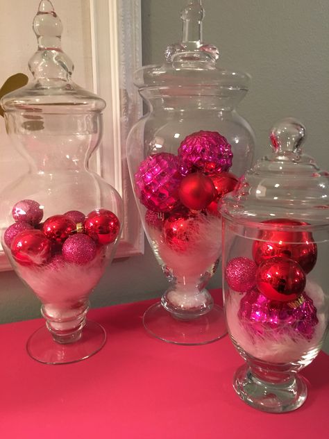 Pink And Red Xmas Decor, Hot Pink And Red Christmas Decor, Pink Red Christmas Decor, Pink And Red Christmas Party, Pink And Red Christmas Table, Hot Pink Christmas Aesthetic, Pink Christmas Table Decor, Pink And Red Christmas Decor, Pink Xmas Decor