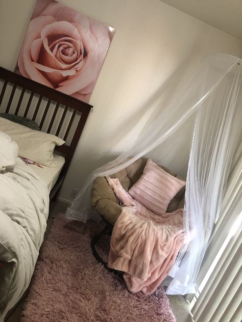 Papasan Chair, Canopy and Rose colored Throw Blanket, pillow and with matching fringe rug, don’t mine my daughters unmade bed. She’s got a small room so this setup was simple and more her age (13) Zen Den Decor, Room With Chair, Chair Canopy, Bedroom 2022, Fringe Rug, Unmade Bed, Den Decor, Zen Den, Fringe Rugs