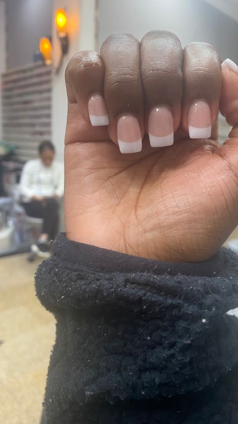 Full Set White Tip Nails, Short Acrylic Nail Designs For Summer French Tips, Small White French Tip Nails, Short Chunky French Tips, Nails Acrylic White French Tip, White Tip Acrylic Nails Square, White Croc Nails French Tip, Thick White French Tip Nails, White French Tip Nails Short